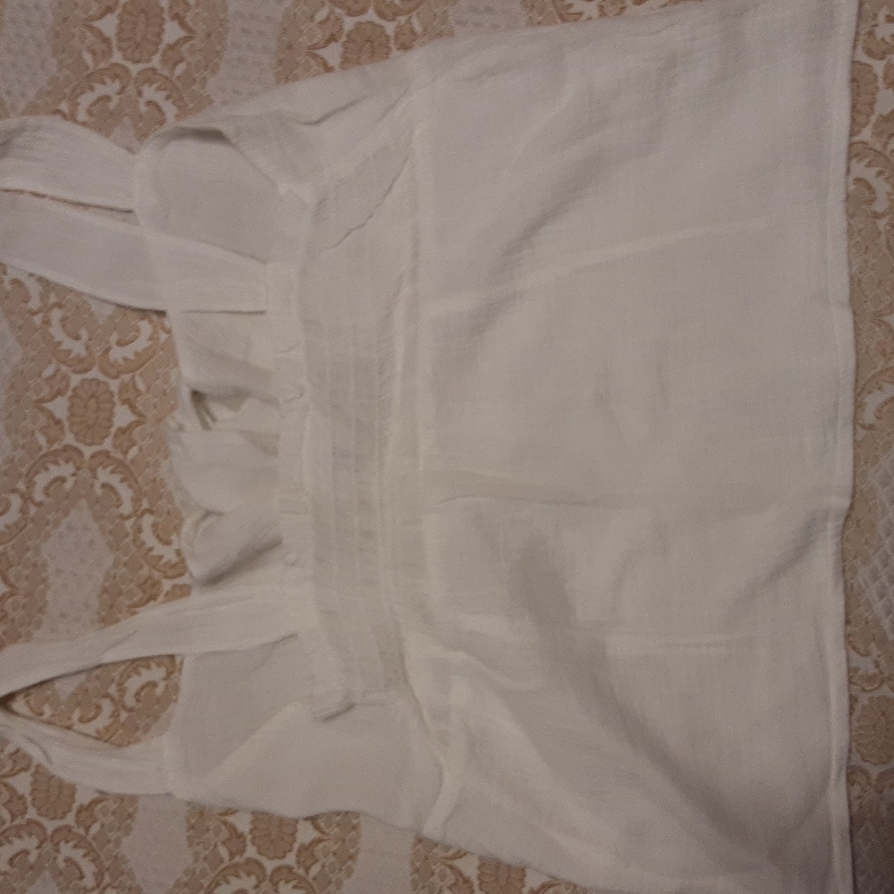 SOFT SURROUNDINGS - WHITE Front Tie Keyhole Style Tank - Size 17" Wide (L) - Picture 2 of 8